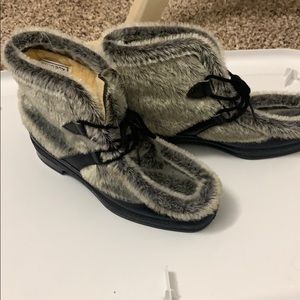 Women’s Quoddy handmade moccasins